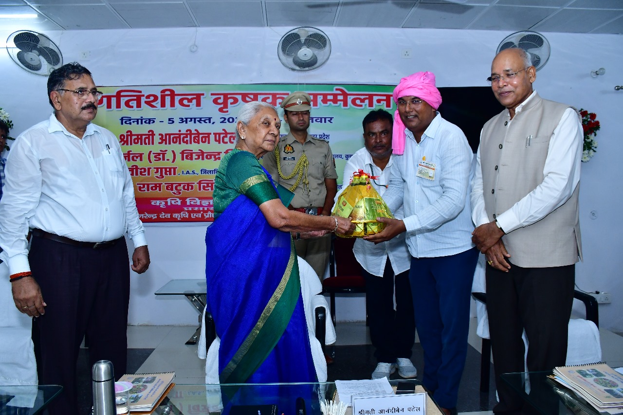 Hon'ble Governor of Uttar Pradesh receiving Nival mustard oil